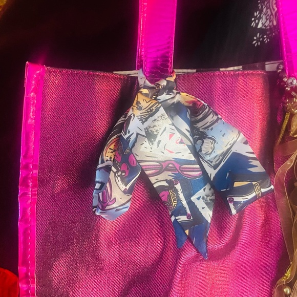 Gorgeous Juicy Couture tote bag so sparkly! Excellent used condition! - Picture 2 of 12